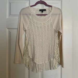 Almost Famous Women's Cream Lace Long Sleeve Top